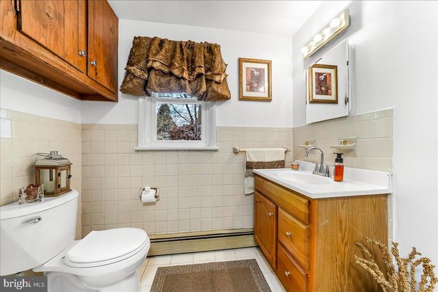 2 MARIAN RD, Phoenixville, PA 19460