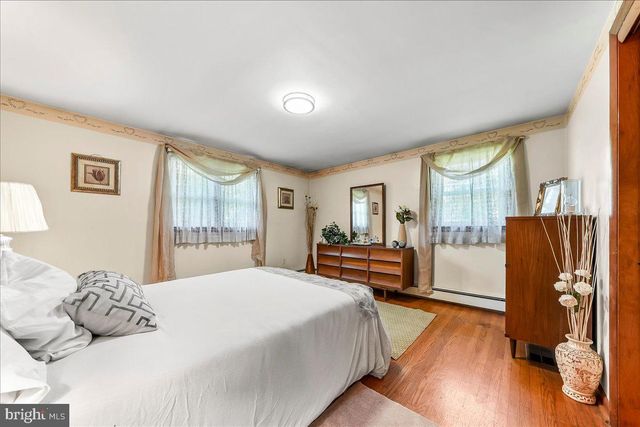 2 MARIAN RD, Phoenixville, PA 19460