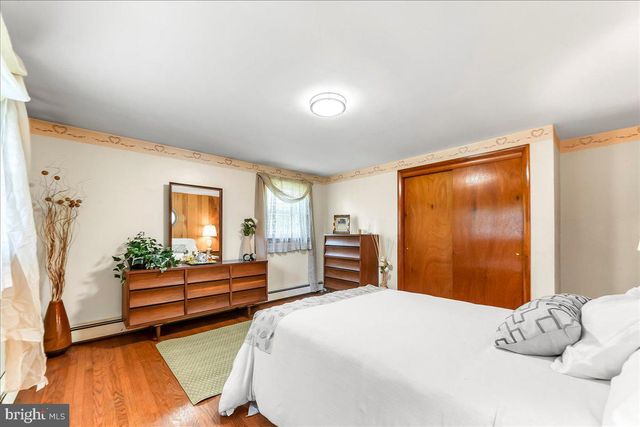 2 MARIAN RD, Phoenixville, PA 19460