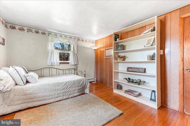 2 MARIAN RD, Phoenixville, PA 19460