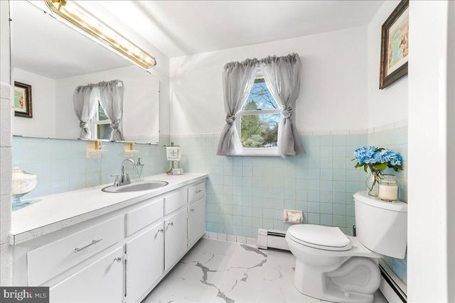 2 MARIAN RD, Phoenixville, PA 19460