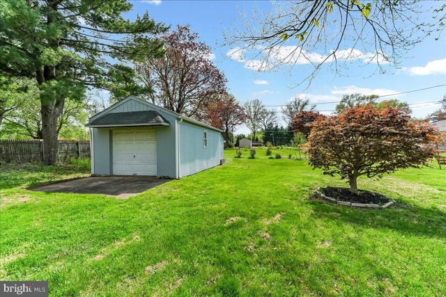 2 MARIAN RD, Phoenixville, PA 19460