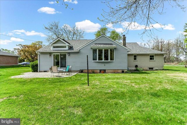 2 MARIAN RD, Phoenixville, PA 19460