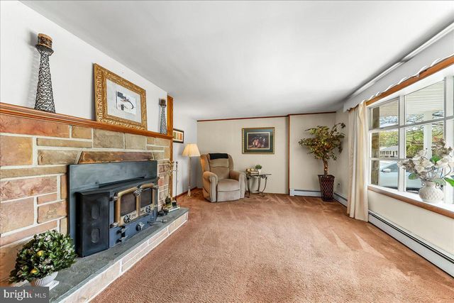 2 MARIAN RD, Phoenixville, PA 19460