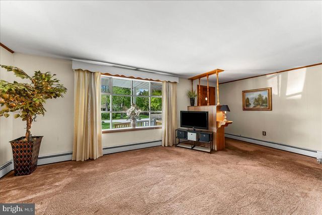 2 MARIAN RD, Phoenixville, PA 19460