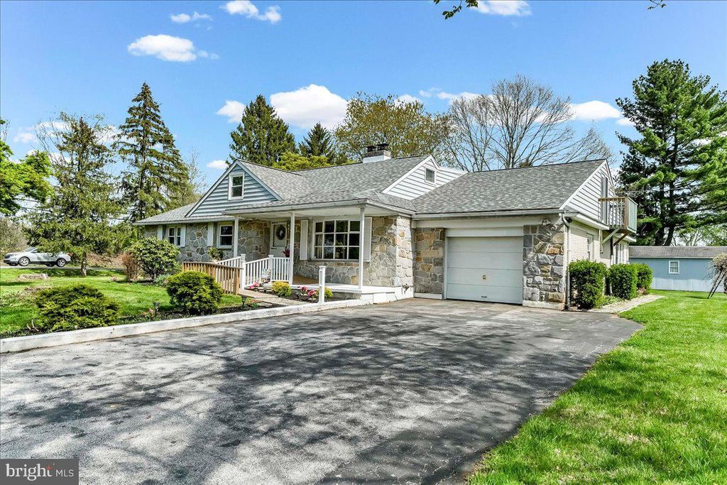 2 MARIAN RD, Phoenixville, PA 19460