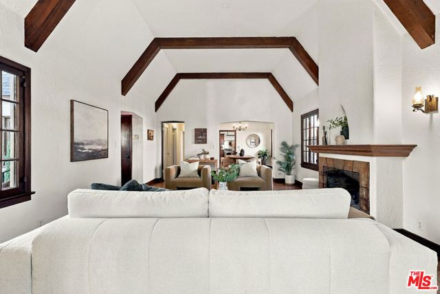 1017 N Howard Street, Glendale, CA 91207