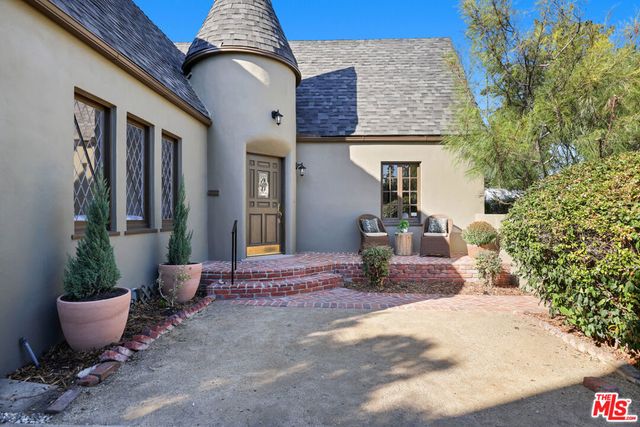1017 N Howard Street, Glendale, CA 91207