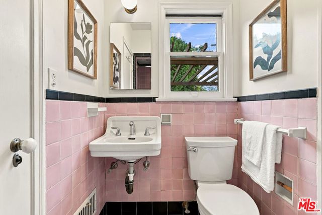 1017 N Howard Street, Glendale, CA 91207