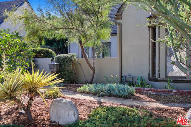 1017 N Howard Street, Glendale, CA 91207
