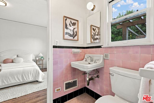 1017 N Howard Street, Glendale, CA 91207