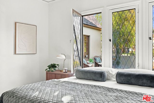 1017 N Howard Street, Glendale, CA 91207