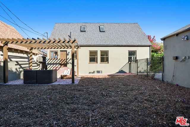 1017 N Howard Street, Glendale, CA 91207