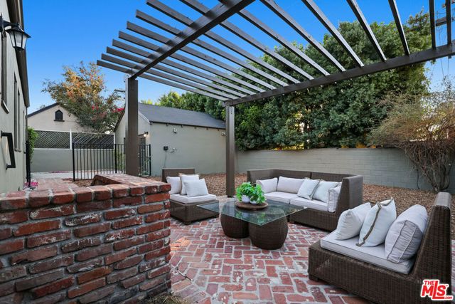 1017 N Howard Street, Glendale, CA 91207