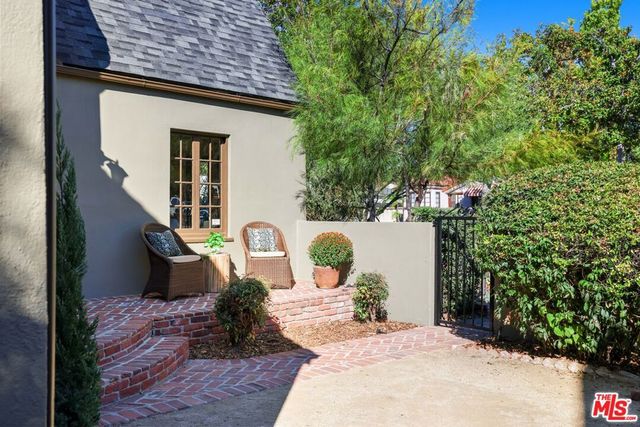1017 N Howard Street, Glendale, CA 91207