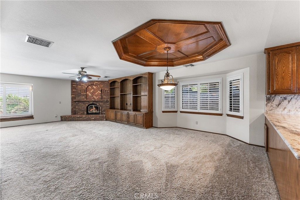 Image 10 of property listing at 41628 Crispi Lane, Quartz Hill, CA 93536
