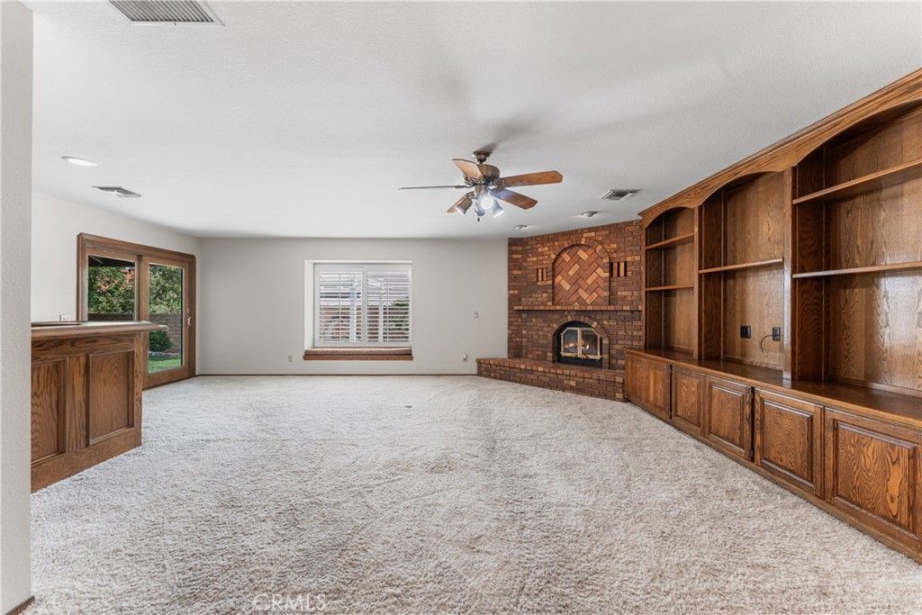 Image 11 of property listing at 41628 Crispi Lane, Quartz Hill, CA 93536