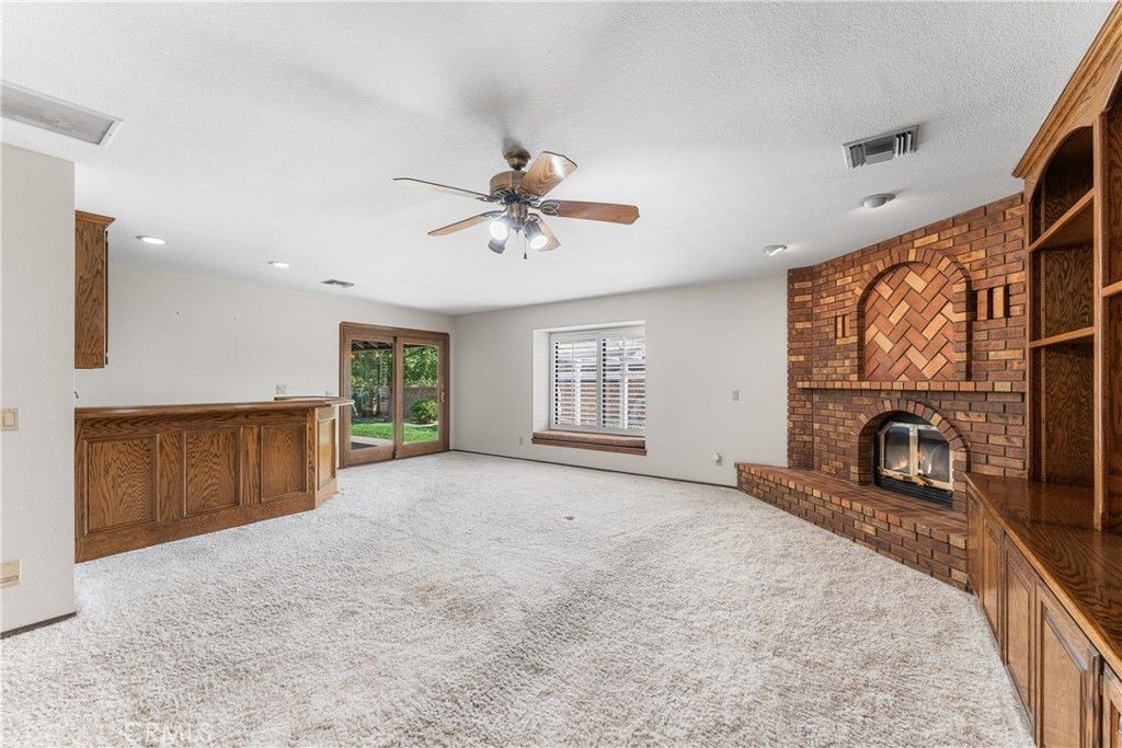 Image 12 of property listing at 41628 Crispi Lane, Quartz Hill, CA 93536