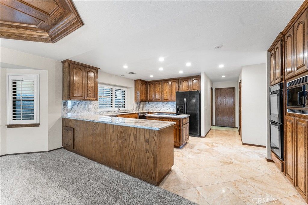 Image 16 of property listing at 41628 Crispi Lane, Quartz Hill, CA 93536