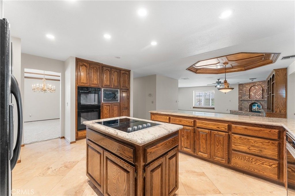 Image 19 of property listing at 41628 Crispi Lane, Quartz Hill, CA 93536