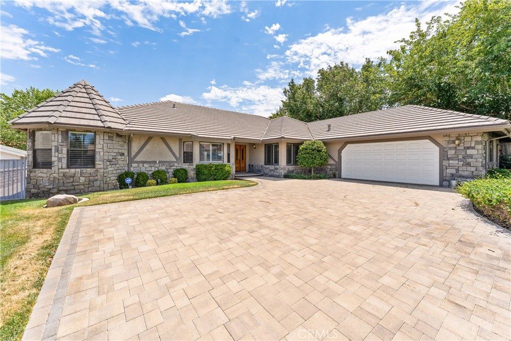 Image 2 of property listing at 41628 Crispi Lane, Quartz Hill, CA 93536