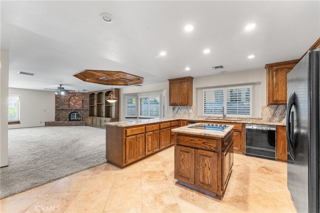 Image 20 of property listing at 41628 Crispi Lane, Quartz Hill, CA 93536