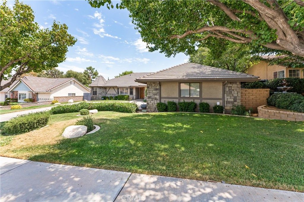 Image 4 of property listing at 41628 Crispi Lane, Quartz Hill, CA 93536