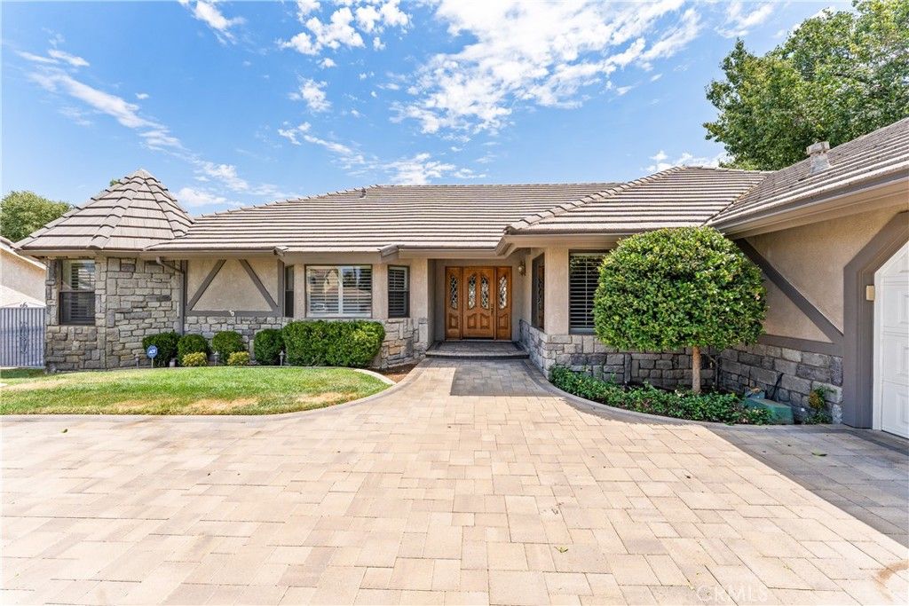 Image 5 of property listing at 41628 Crispi Lane, Quartz Hill, CA 93536