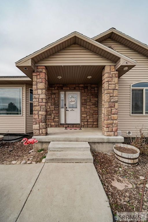 Image 4 of property listing at 111 N 3962 E, Rigby, ID 83442