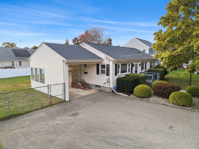 45 Pineridge St, New Bedford, MA 02740