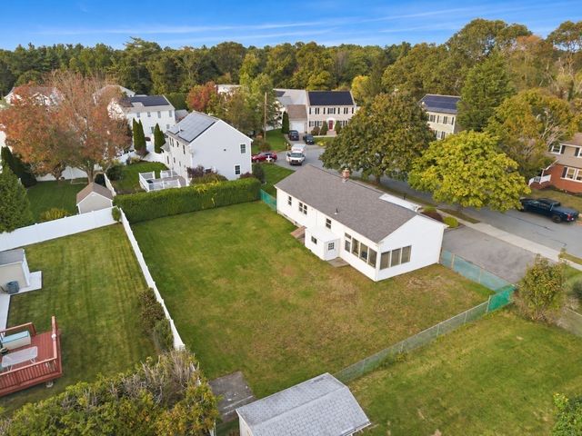 45 Pineridge St, New Bedford, MA 02740