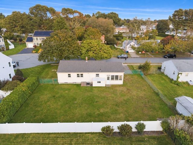 45 Pineridge St, New Bedford, MA 02740