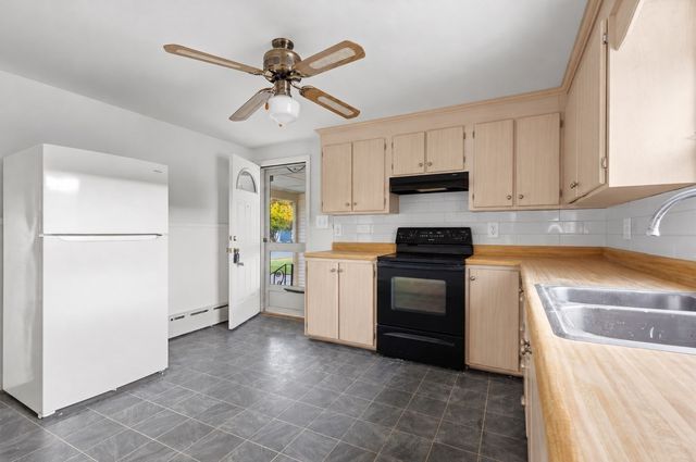 45 Pineridge St, New Bedford, MA 02740