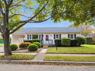 45 Pineridge St, New Bedford, MA 02740