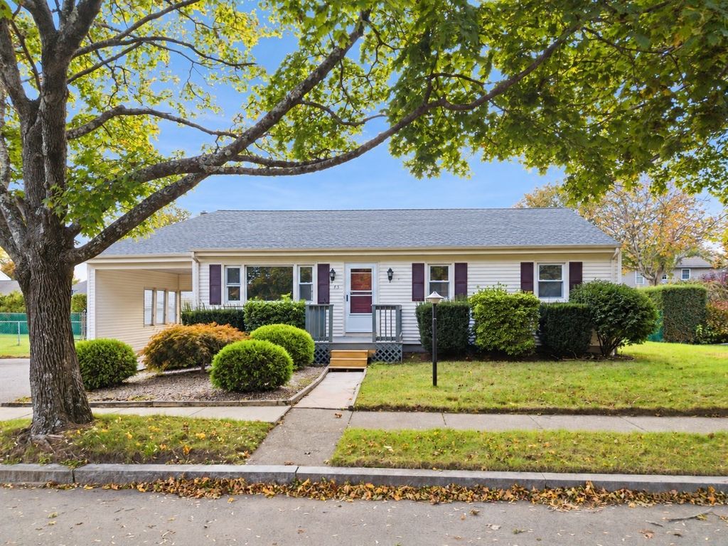 45 Pineridge St, New Bedford, MA 02740