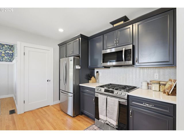 6720 Ne RODNEY Ave, Portland, OR 97211