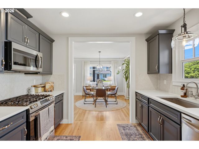 6720 Ne RODNEY Ave, Portland, OR 97211
