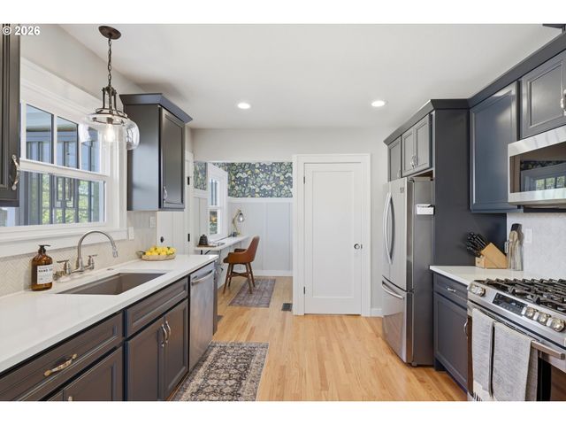 6720 Ne RODNEY Ave, Portland, OR 97211