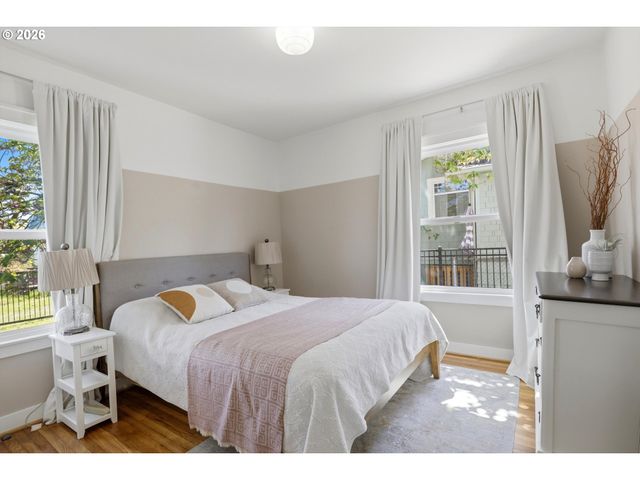 6720 Ne RODNEY Ave, Portland, OR 97211
