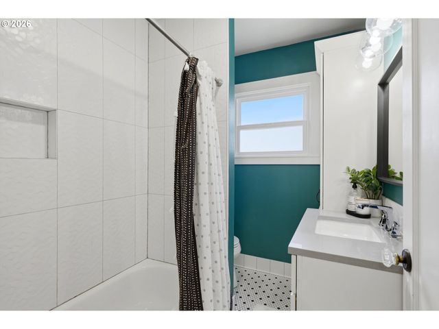 6720 Ne RODNEY Ave, Portland, OR 97211