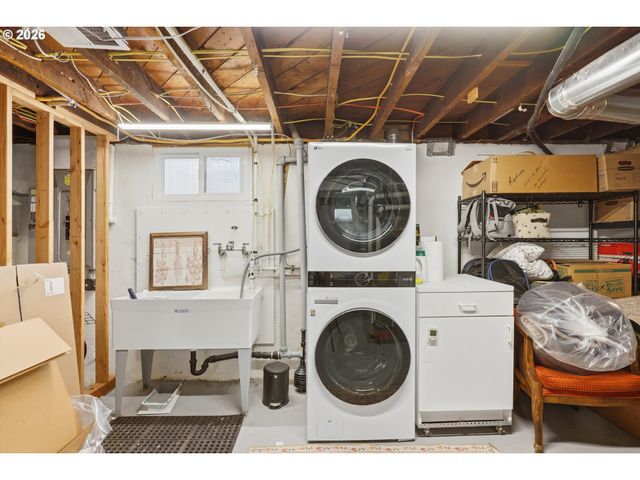 6720 Ne RODNEY Ave, Portland, OR 97211