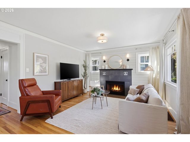 6720 Ne RODNEY Ave, Portland, OR 97211