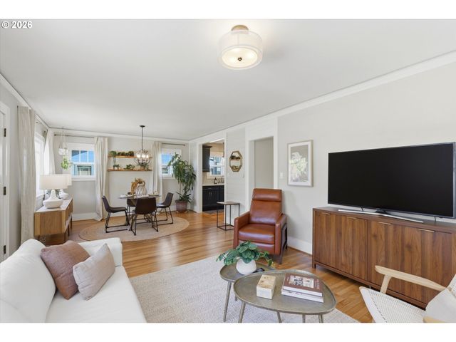 6720 Ne RODNEY Ave, Portland, OR 97211