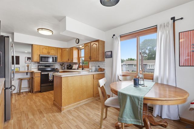 2627 LAWNDALE DR, Rapid City, SD 57702