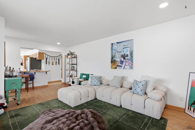 2627 LAWNDALE DR, Rapid City, SD 57702