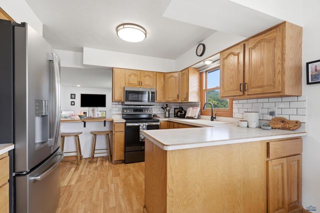 2627 LAWNDALE DR, Rapid City, SD 57702