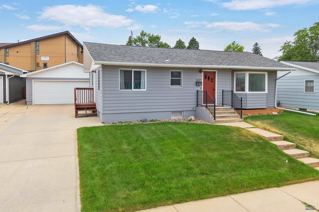 2627 LAWNDALE DR, Rapid City, SD 57702