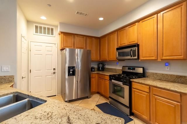 7283 Isabella Villa Court, Highland, CA 92346