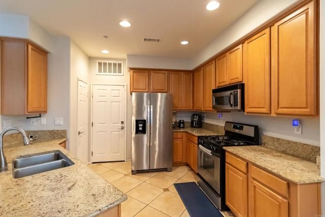 7283 Isabella Villa Court, Highland, CA 92346