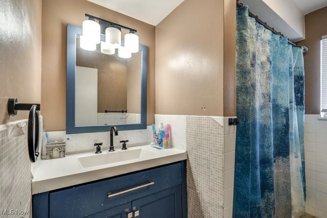 4864 E 94th Street, Garfield Heights, OH 44125